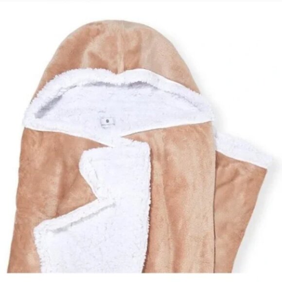 Socialite Hooded Sherpa Throw NWT 🆕 - Picture 7 of 16